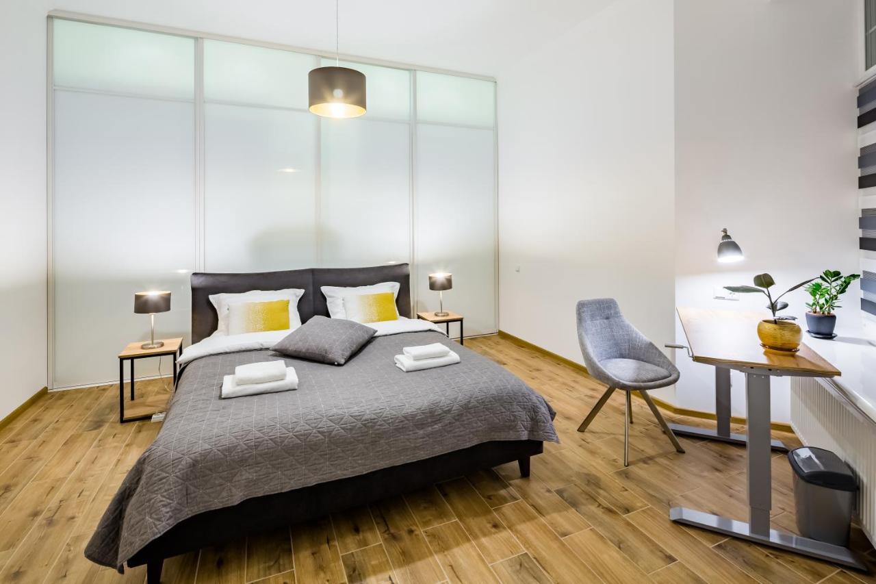 New Large 2 Bedroom In Lviv Historic Centre Екстер'єр фото