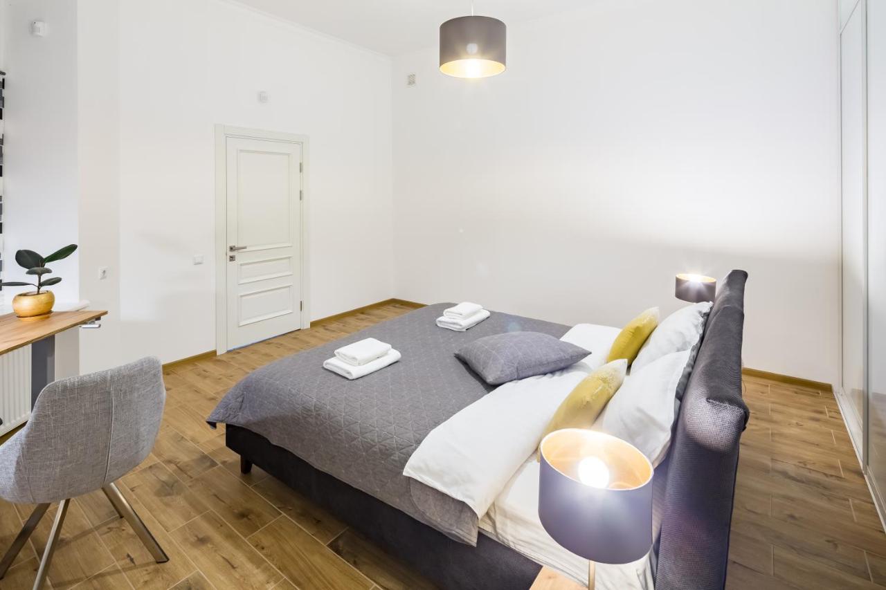 New Large 2 Bedroom In Lviv Historic Centre Екстер'єр фото
